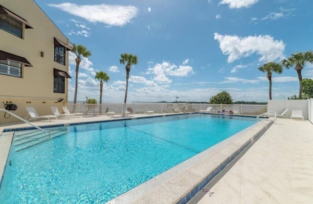 Private Beach, Fishing Dock & Heated Pool Paradise