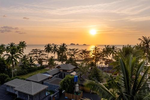 Private Beach Villa With Sunset Views-On The Sand