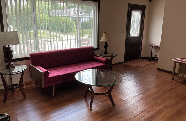 PRIVATE BEDROOMS FOR TRAVELING MEDICAL PROFESSIONALS