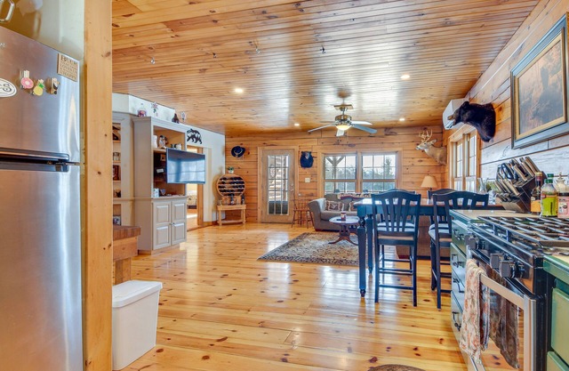 Private Bethel Cabin w/Covered Deck: 5 Mi to Town