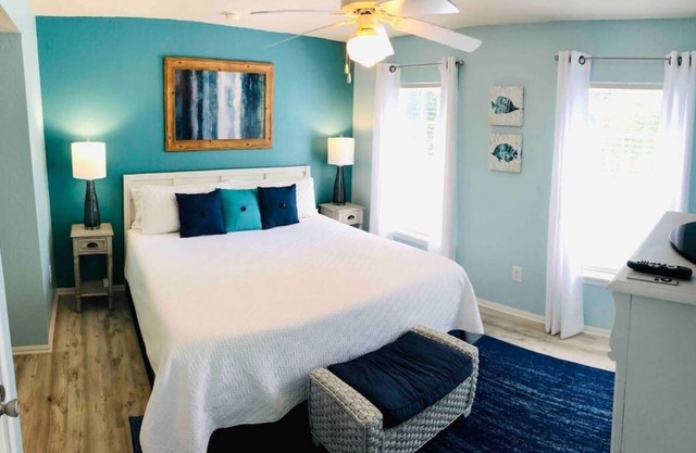 🌞 Private Coastal Oasis | Minutes to Beaches, Shops, Dining!