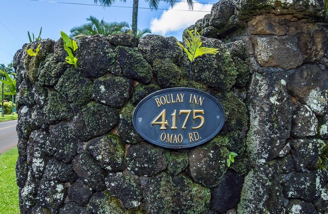Private, Comfortable and Cozy with Distant Ocean and Mountain Views