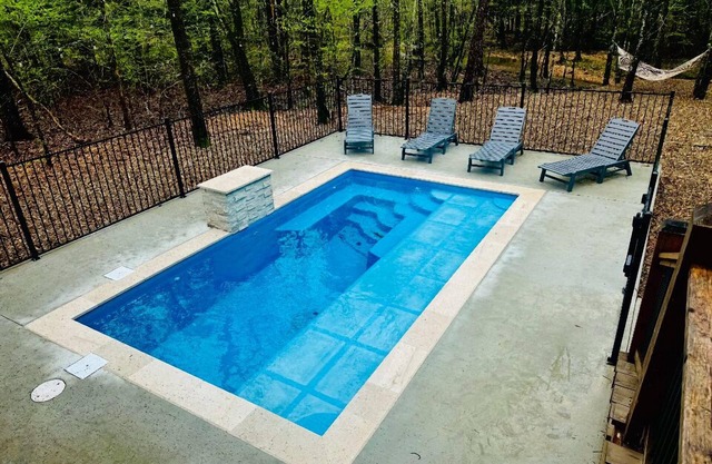 Private Creek | Heated Pool | 2 Masters | Private