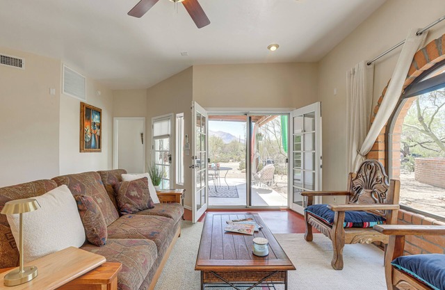 Private Desert Garden: Cozy Tucson Casita