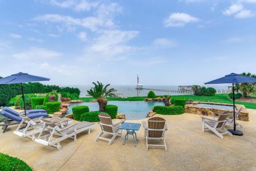 Private Dock and Pier Luxe Villa on Galveston Bay!