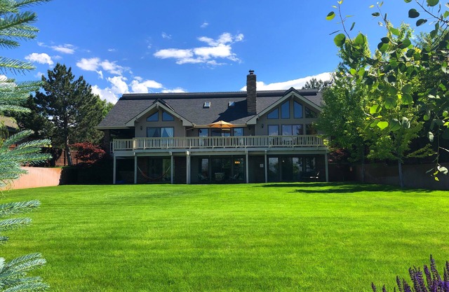 Private, Easy Access, Large Groups, 5300+ SF, Hot Tub, Views
