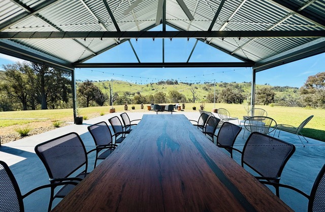 Private Estate with Spa - Luxurious Huon Creek Retreat