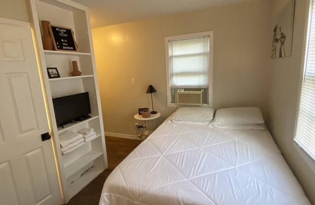Private garage apartment in best neighborhood in Tulsa