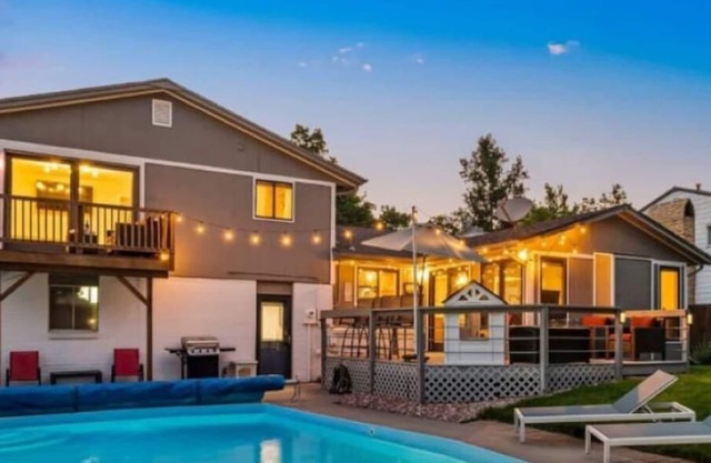 Private Heated Pool~Lakefront~Kitchenette~Sleeps 12~Peloton Bike!