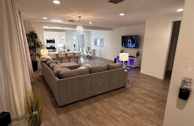 Private heated pool! 3 bed 2 bath home next to the Superstition Mountains!