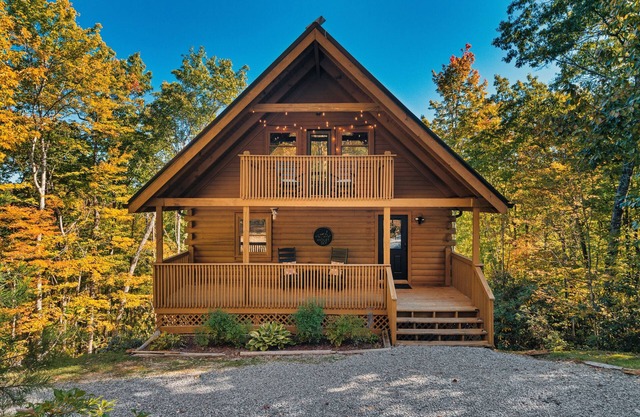 Private, Hot Tub, Fireplace, Scenic Views, Kids Loft, 5mi to GSM National Park
