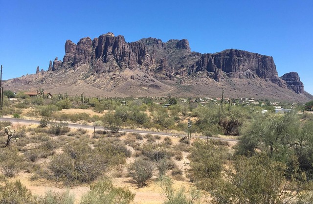 Private house/Superstition Mtns/20 min Canyon Lake/Little House on praire