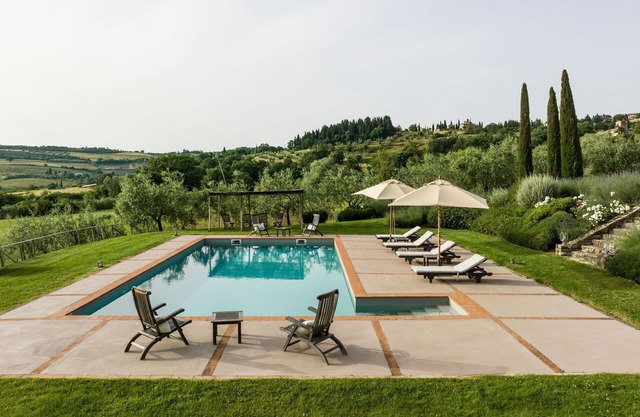 Private Villa with hot tub, A/C, private pool, WIFI, TV, patio, pets allowed, panoramic view