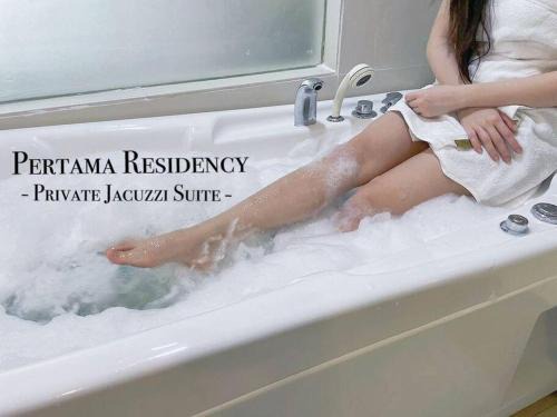 Private Jacuzzi Staycation at KL City 921