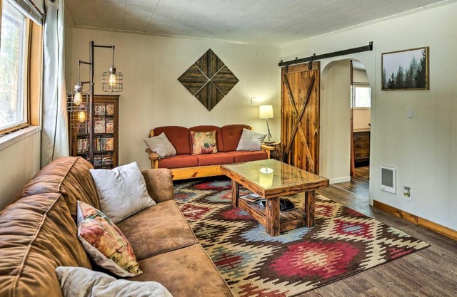 Private La Pine Cabin Rental 30 Mi to Bend!