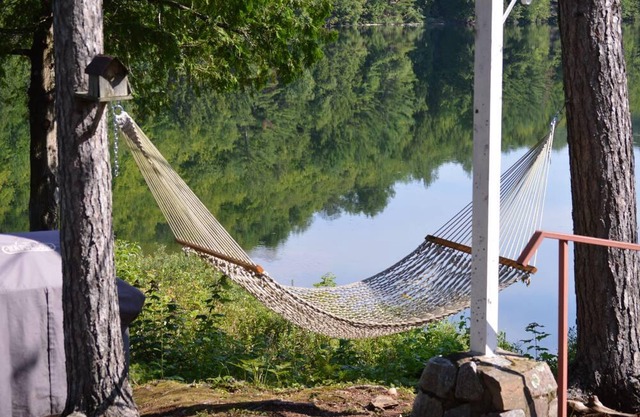 Private Lake - Large House (8 adults) & 2 Bunk Houses (6 kids & 2 adults)