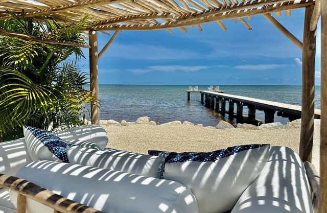 Private Oceanfront: Heated Pool, Paddleboards & Kayaks - 180 degree ocean views