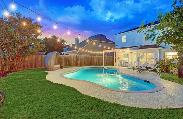 Private Patio W/Heated Pool&Spa near DT Round Rock