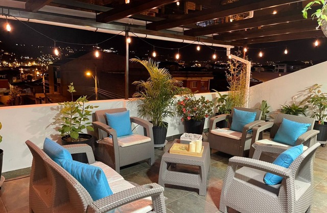 PRIVATE PENTHOUSE W/TERRACE!