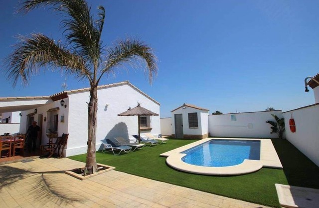 Private pool, covered furnished terrace, beautiful beaches within 5 minutes by car, air conditioning - Casa Pablo -