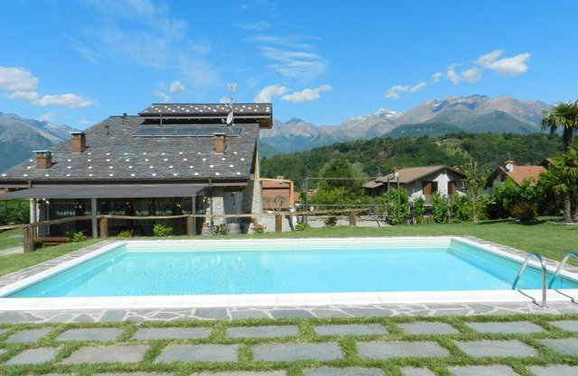 private pool, garden of 2000m2, not far from beaches and the city center