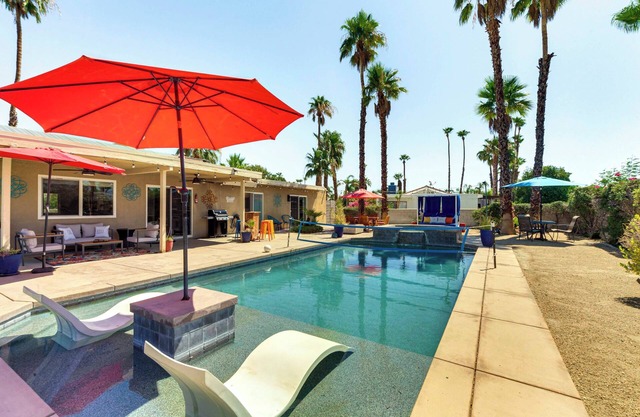 Private Pool & Putting Green: Palm Springs Home!