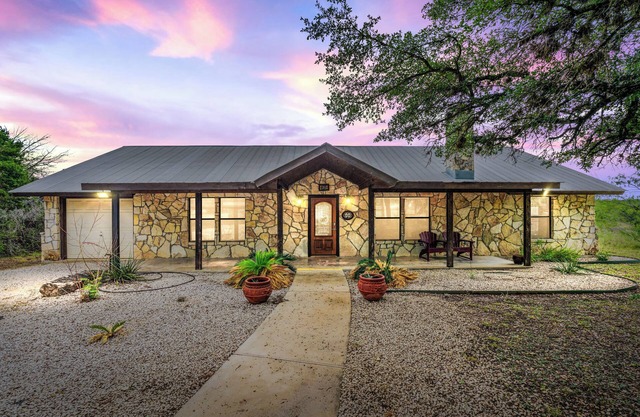 Private pool, single story, NO bunk beds, less than 5-minute drive to THE Frio River in Concan, TX