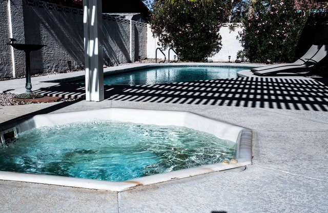 Private Pool/Spa $6Uber to Strip & Conv. Center $14Uber to airport. Sanitized!