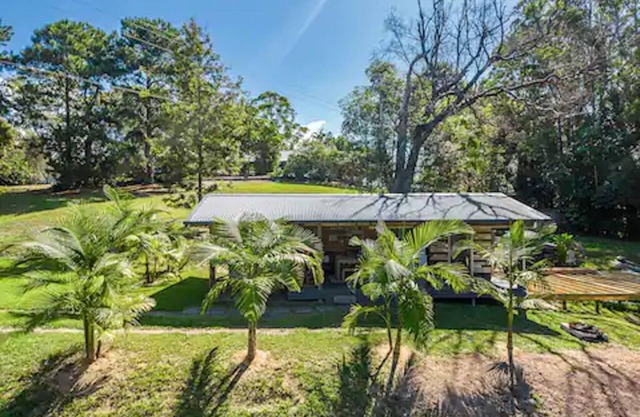 Private relaxing cabin in nature with outdoor bath. 15 mins to Byron Bay town