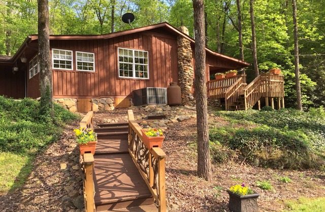 Private Romantic Mountain Getaway