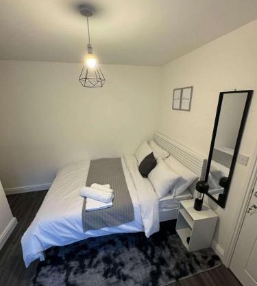 Private Room - Ensuite Bathroom - Free Parking