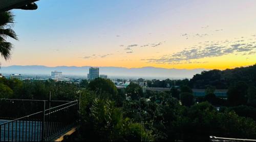 Private Room View Pool Big Estate Oasis Extra Fee 4 Guest Clea-ning Pet WOMEN ONLY