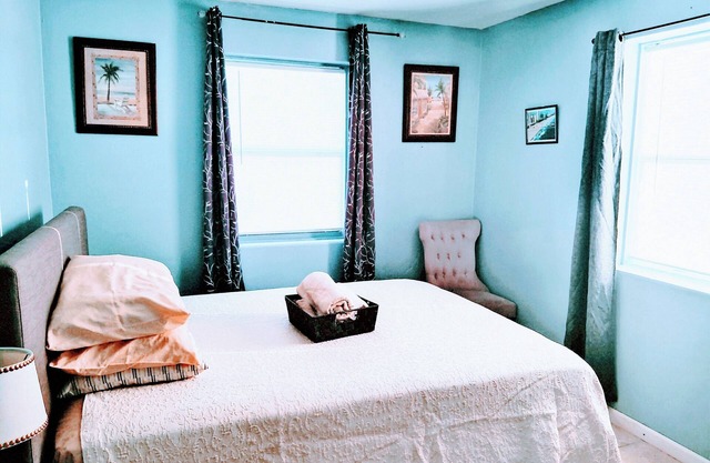 Private Room with Dedicated Bathroom and Kitchen in the Heart of It All
