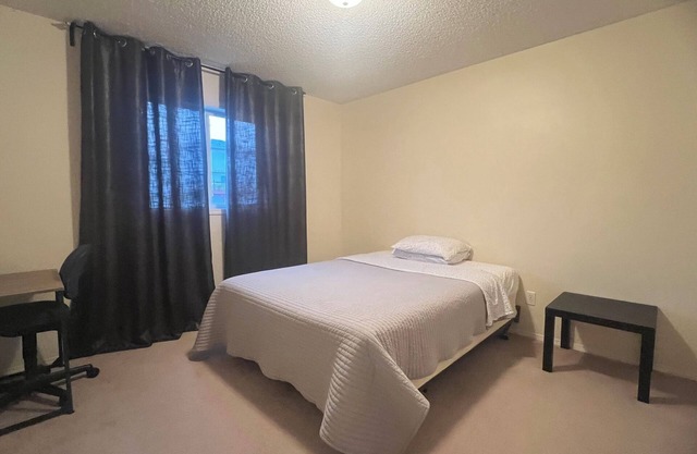 Private Rooms Close to Superstore,Walmart Londonderry Mall & Costco