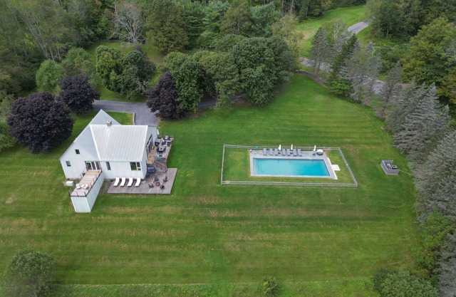 Private Roxbury Estate - Heated Pool, Sauna, Steam shower, Kayak pond, Views!