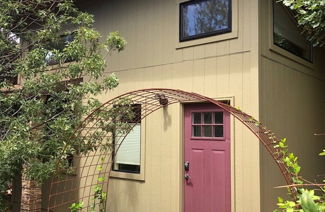 Private Stand Alone Studio Casita Near Oak Creek and Crescent Moon Ranch Park