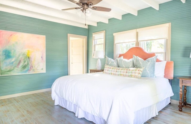 Private Stay for 2-4 | Chic, Cozy, Cottage 1 Block to Downtown Round Top