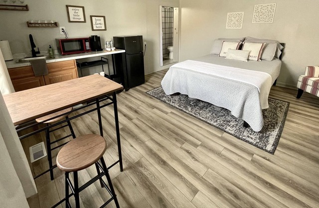 Private studio in the heart of Rising Sun skips from the Rising Sun Casino!