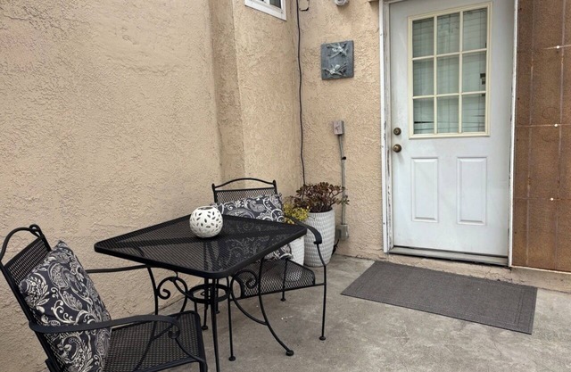 Private studio in Redondo Beach - steps from the beach