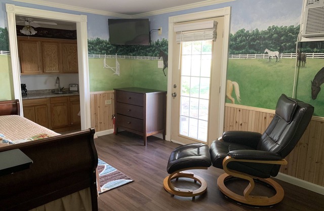 Private studio located on beautiful horse property