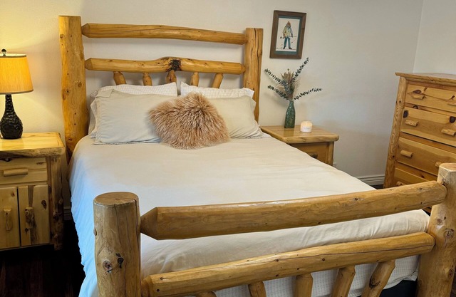 Private Suite with Hot Tub - 8 Miles from the Air Force Academy!
