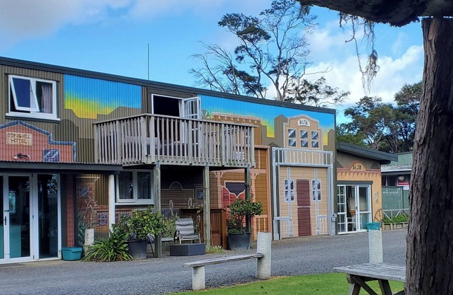 Private,Unique,Old Memroabilia, Rustic,Sea View,Sunsets,Playground,Pets ok WIFI
