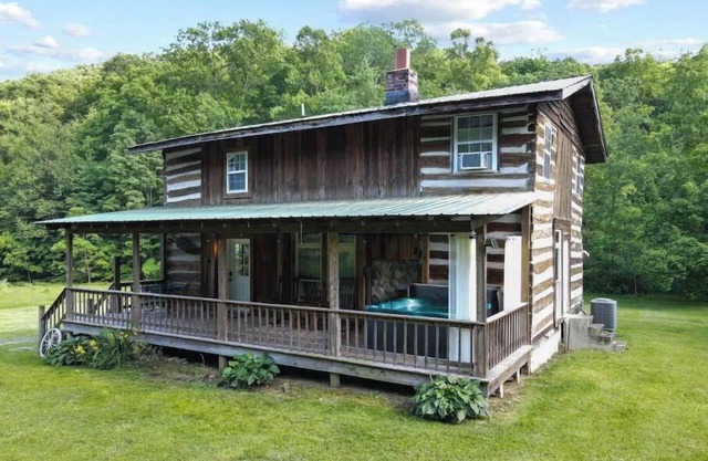 Private, unique log cabin with hot tub, 3 BR/2 bath