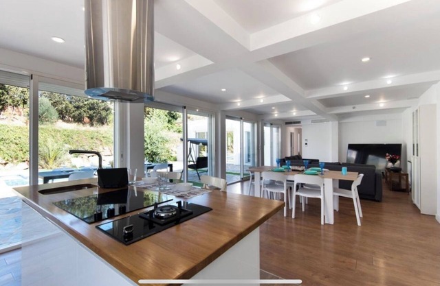 Private Villa Swimming Pool + Golf + Beach + Park