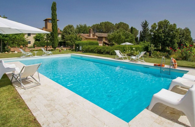 Private Villa with WIFI, private pool, TV, patio, panoramic view, parking, close to San Gimignano