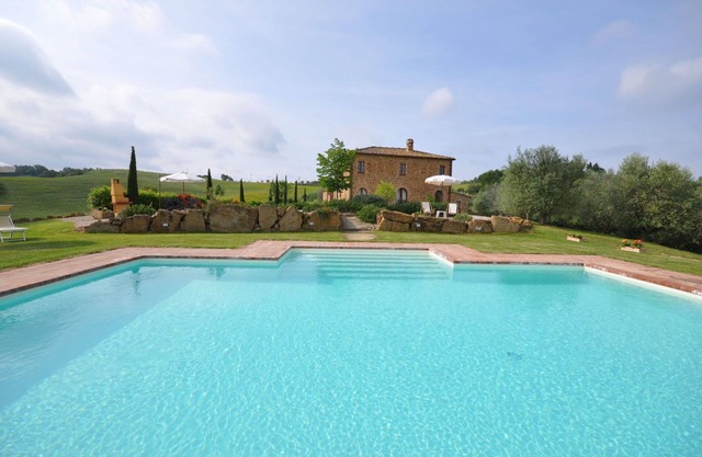 Private Villa with A/C, private pool, WIFI, TV, panoramic view, parking, close to Montepulciano