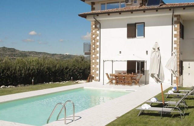 Private Villa with A/C, private pool, WIFI, TV, patio, pets allowed, panoramic view, parking