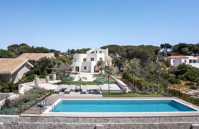 Private Villa with A/C, WIFI, private pool, TV, patio, panoramic view, parking, close to Syracuse