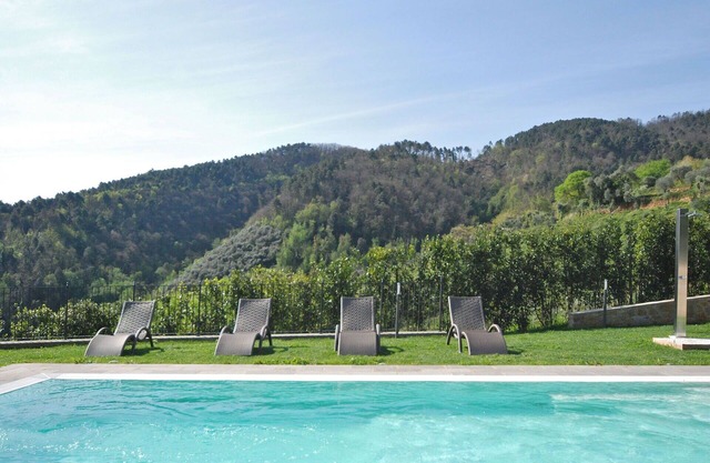 Private Villa with A/C, WIFI, private pool, TV, terrace, panoramic view, parking, close to Lucca