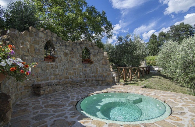 Private Villa with private pool, A/C, hot tub, WIFI, sauna, TV, patio, pets allowed, panoramic view